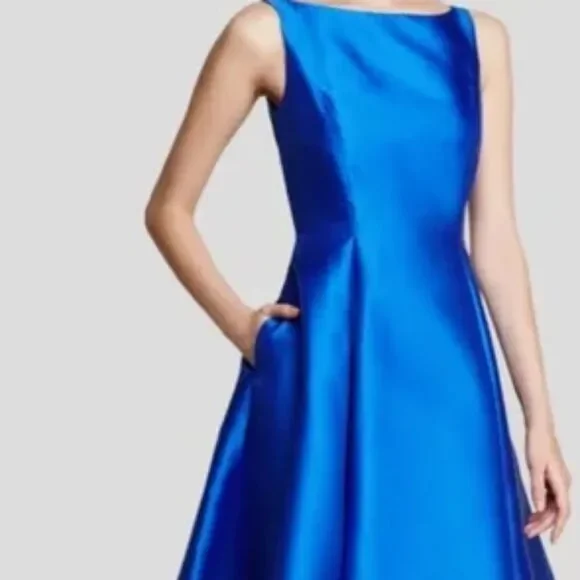 NWT ADRIANNA PAPELL SLEEVELESS MIKADO FIT AND FLARE MIDI DRESS WITH V-BACK - 8 - Picture 5 of 7